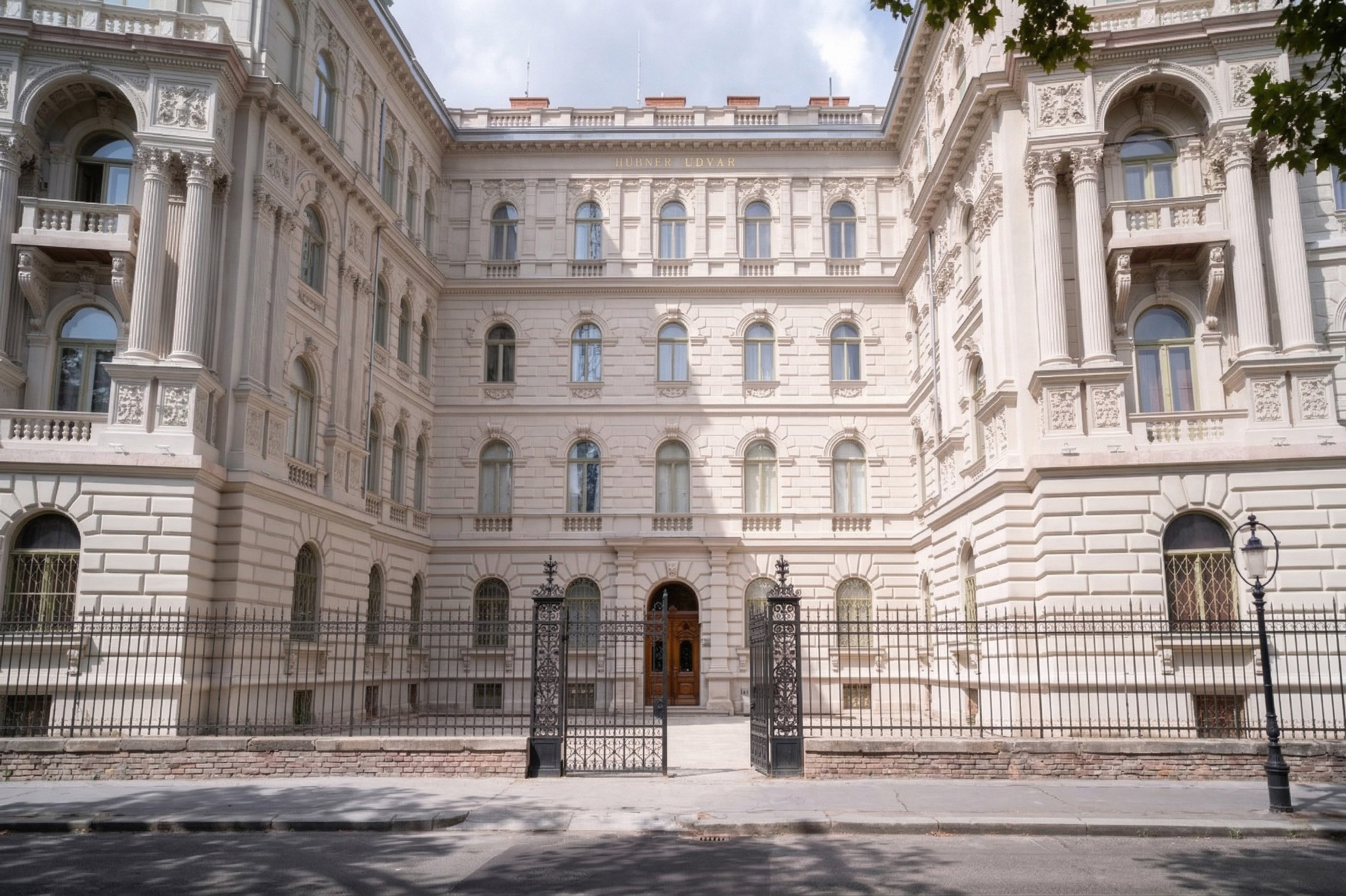 Hübner Udvar - Building view 1