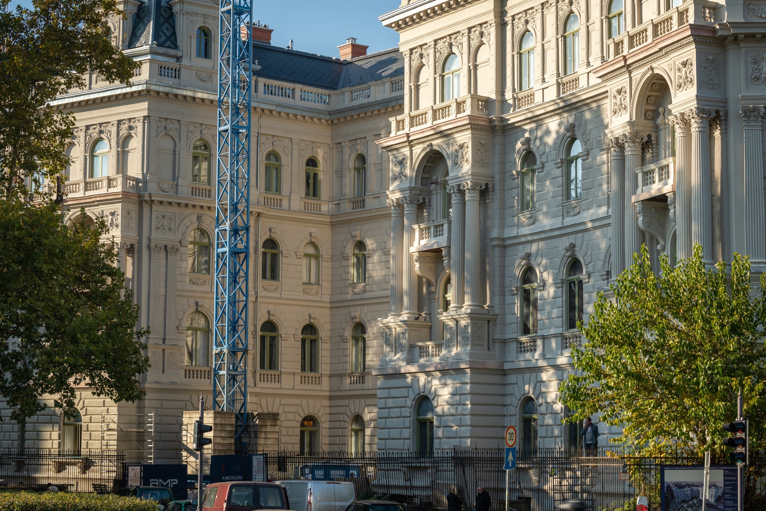 Hübner Udvar - Garden area
